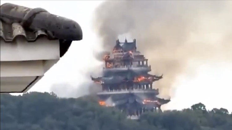 1500 yıllık tapınakta yangın çıktı