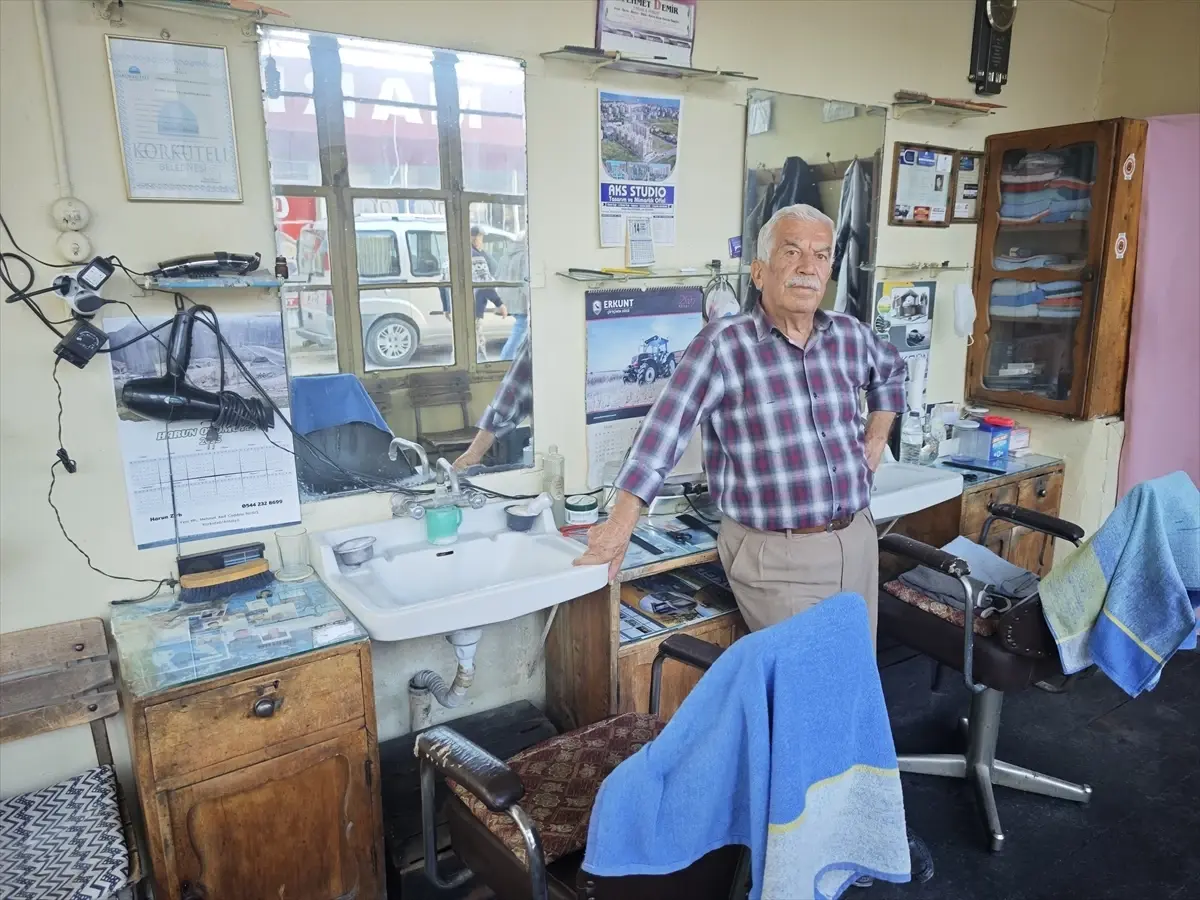 57 Yıldır Berberlik Yapıyor