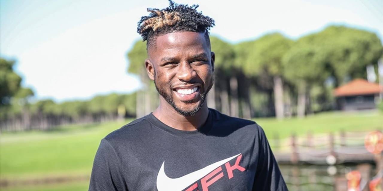 Bir zamanlar Süper Lig’de oynuyordu: Ünlü futbolcuya AVM’de silahlı tehdit